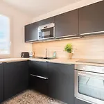 Apartment Beautiful Equipped Near Train Parking *