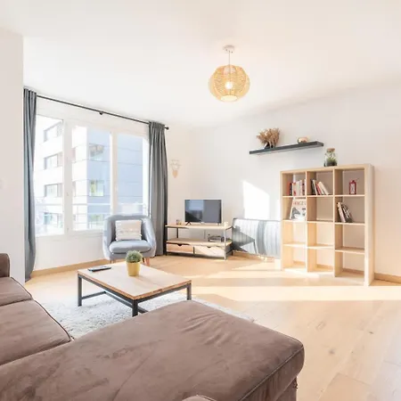 Apartment Beautiful Equipped Near Train Parking *