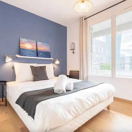 Beautiful Equipped Near Train Parking *