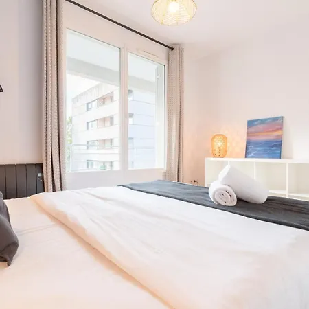 Apartment Beautiful Equipped Near Train Parking