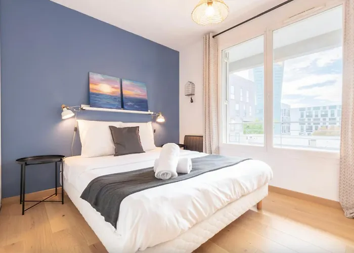 Beautiful Equipped Near Train Parking *