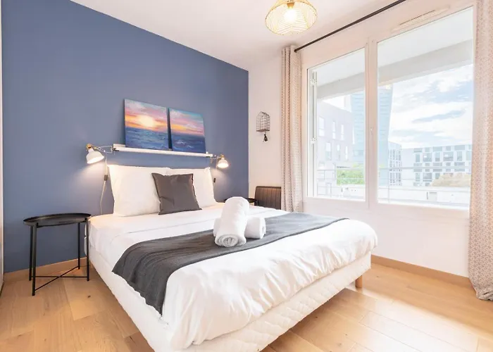 Beautiful Equipped Near Train Parking