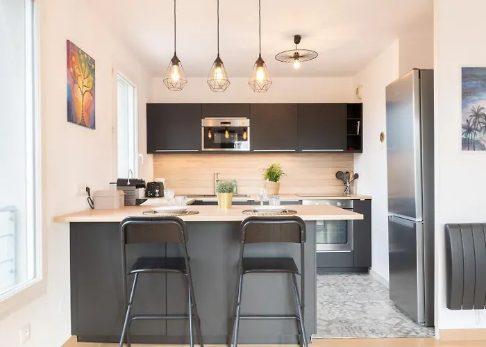 Beautiful Equipped Near Train Parking Appartement *