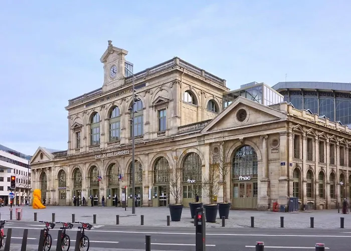 Beautiful Equipped Near Train Parking *