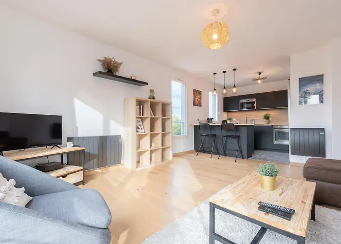 Beautiful Equipped Near Train Parking Appartement *