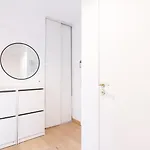 Beautiful Equipped Near Train Parking Apartmán