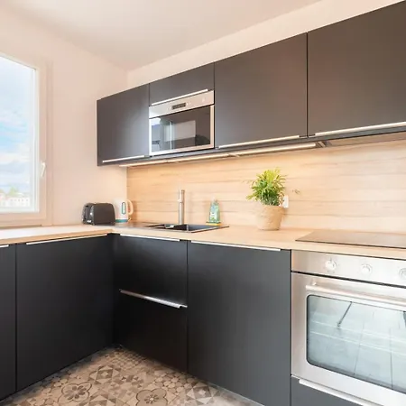 Apartmán Beautiful Equipped Near Train Parking *